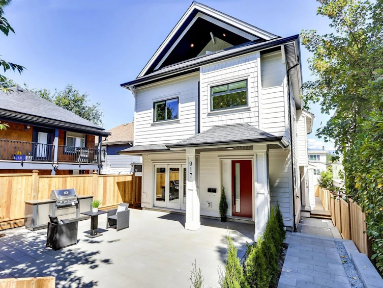 919 E 10th Avenue, Vancouver, BC, V5T 2B3