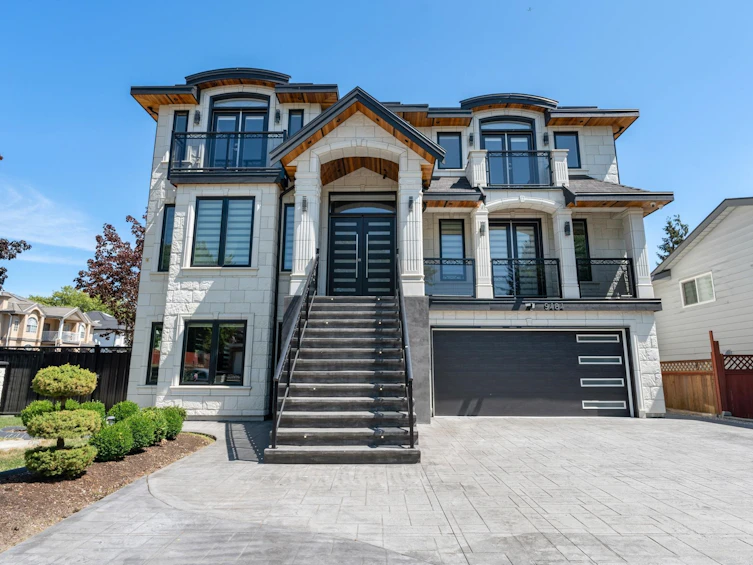 9484 126a Street, Surrey, BC, V3V 7E8