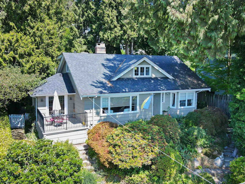 2695 Mathers Avenue, West Vancouver BC V7V 2J3