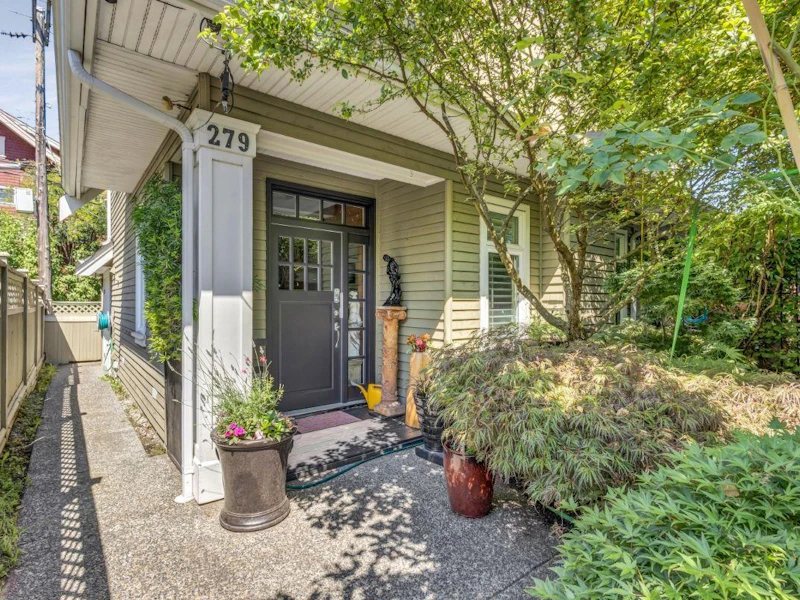 279 W 16th Avenue, Vancouver BC V5Y 1Y8