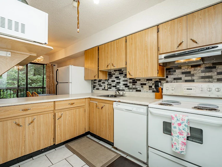 208-7144 133b Street, Surrey, BC, V3W 8A4