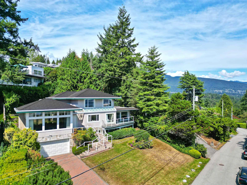 919 Younette Drive, West Vancouver BC V7T 1T1