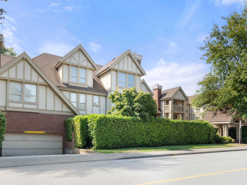 202 - 843 22nd Street, West Vancouver BC V7V 4C1