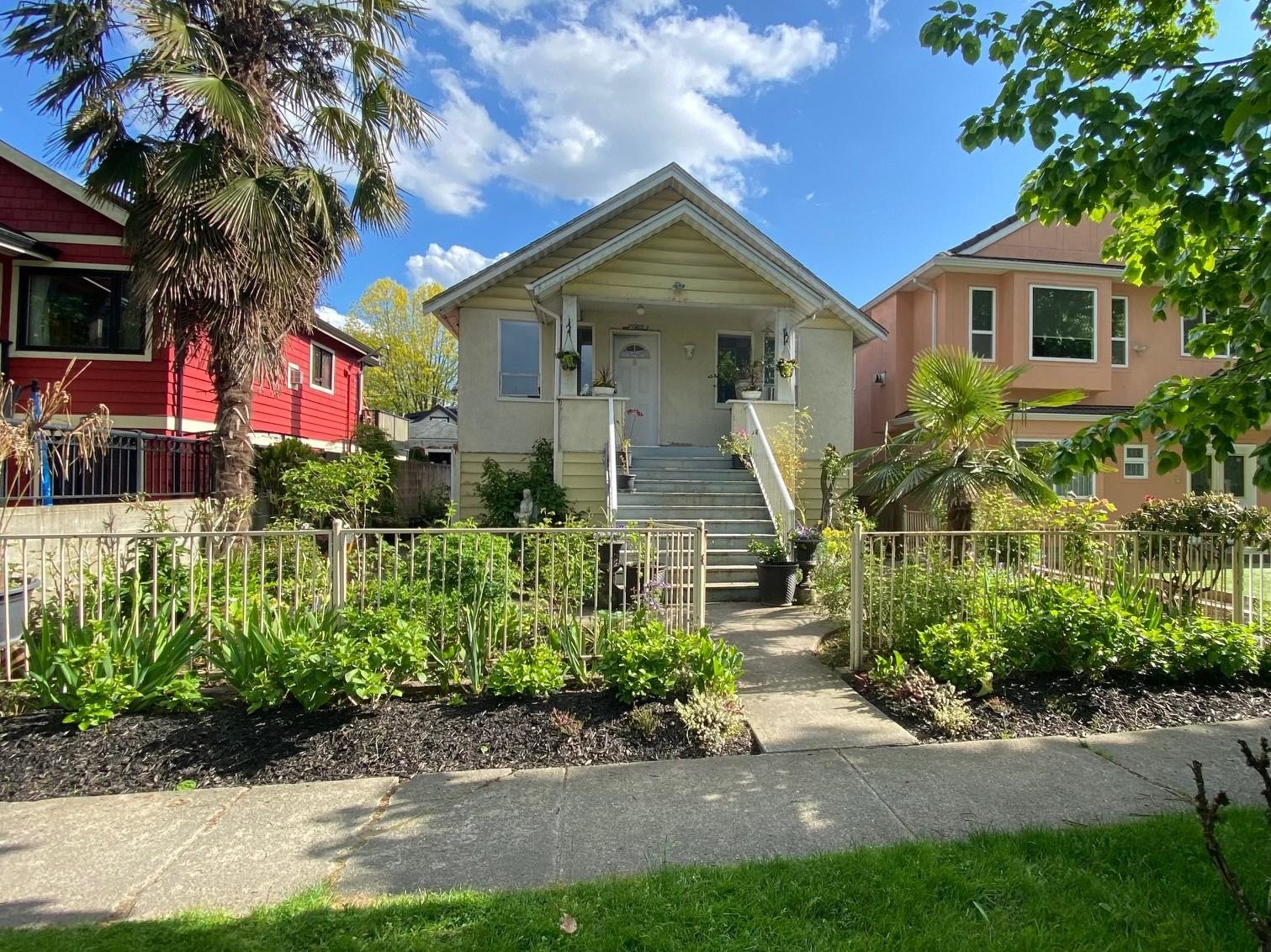 2070 E 26th Avenue, Vancouver, BC, V5N 2W4