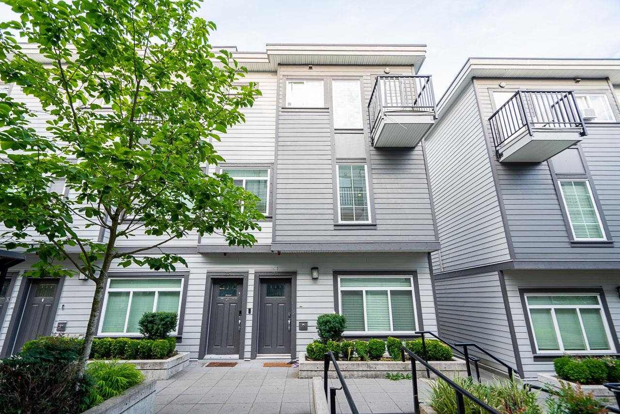 25-7247 140 Street, Surrey, BC, V3W 1K8