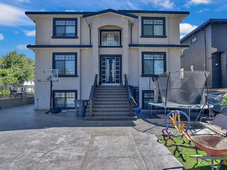 9518 132 Street, Surrey, BC, V3V 5R3