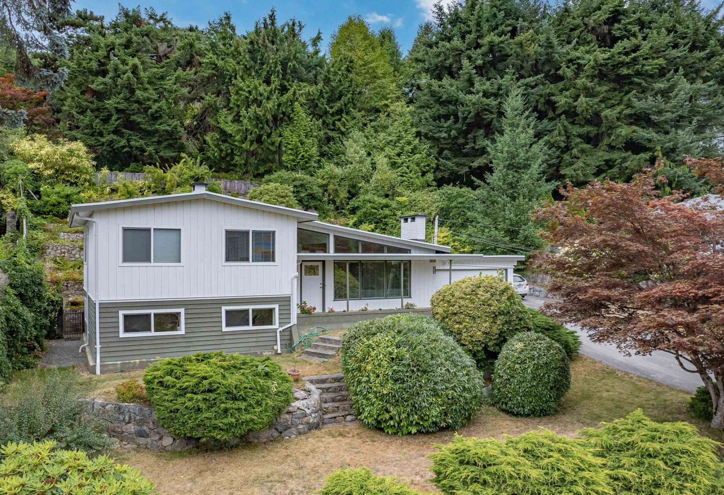 569 St Giles Road, West Vancouver, BC, V7S 1L7