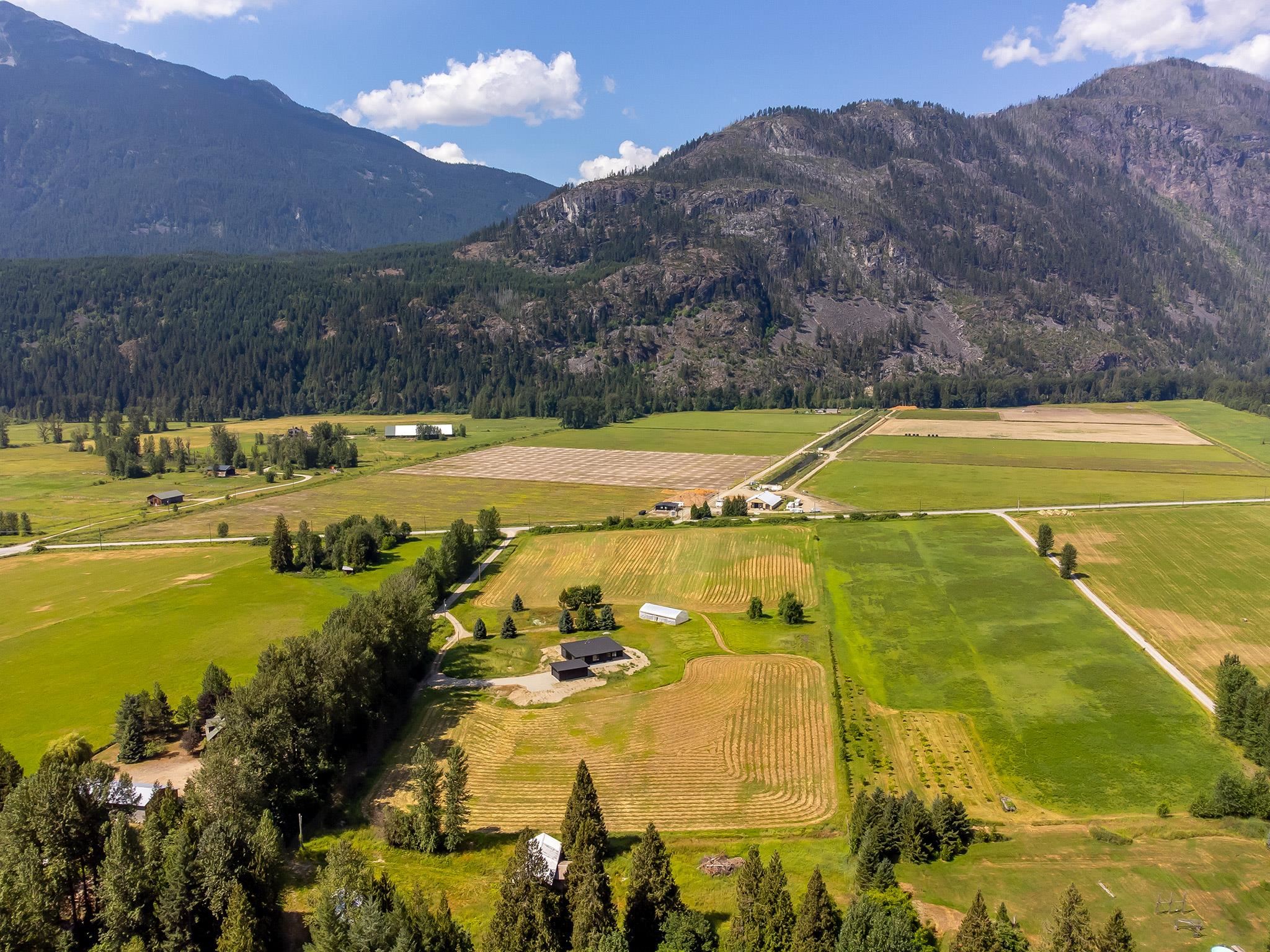 3085 Lois Road, Pemberton, BC, V0N 2L2 - 2