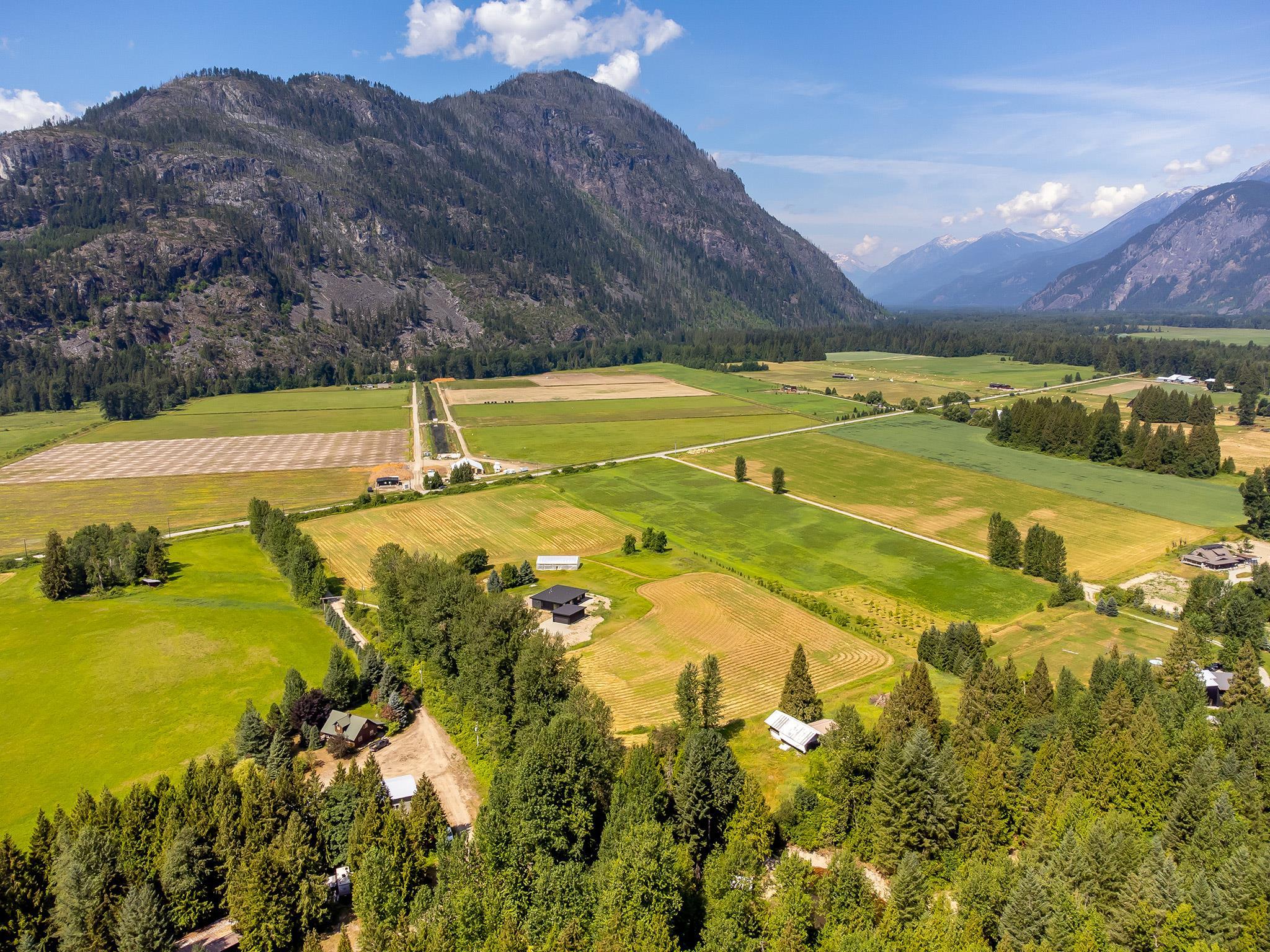3085 Lois Road, Pemberton, BC, V0N 2L2 - 4