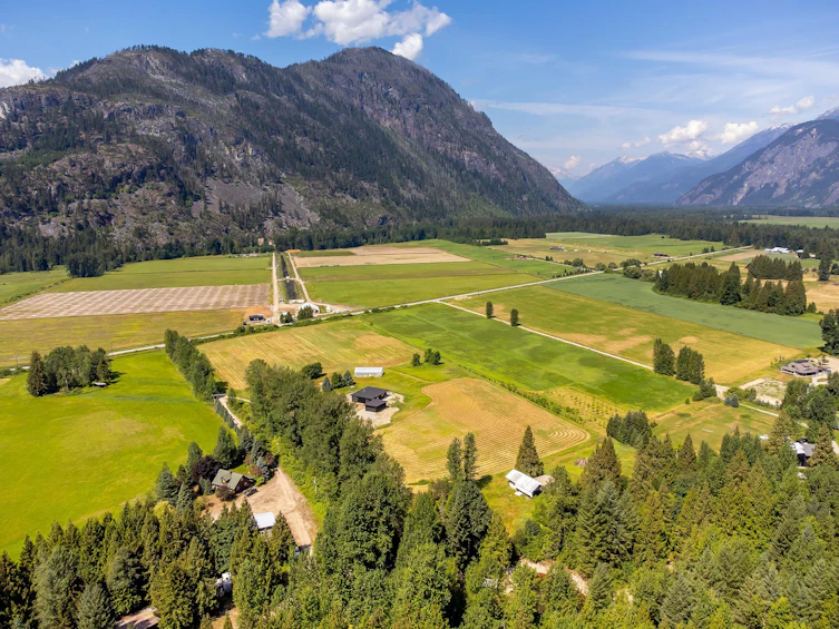 3085 Lois Road, Pemberton, BC, V0N 2L2 - 4