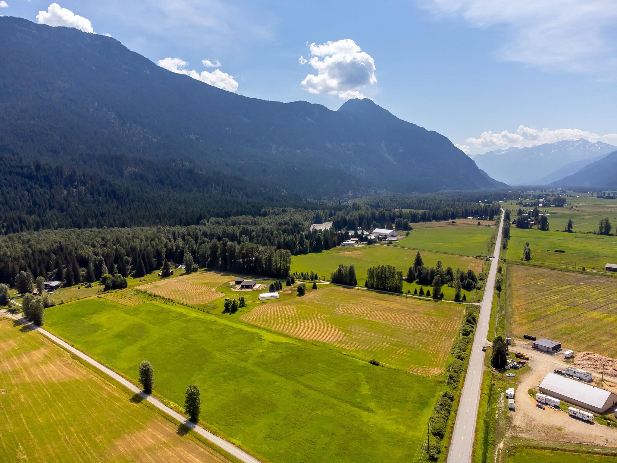 3085 Lois Road, Pemberton, BC, V0N 2L2 - 5