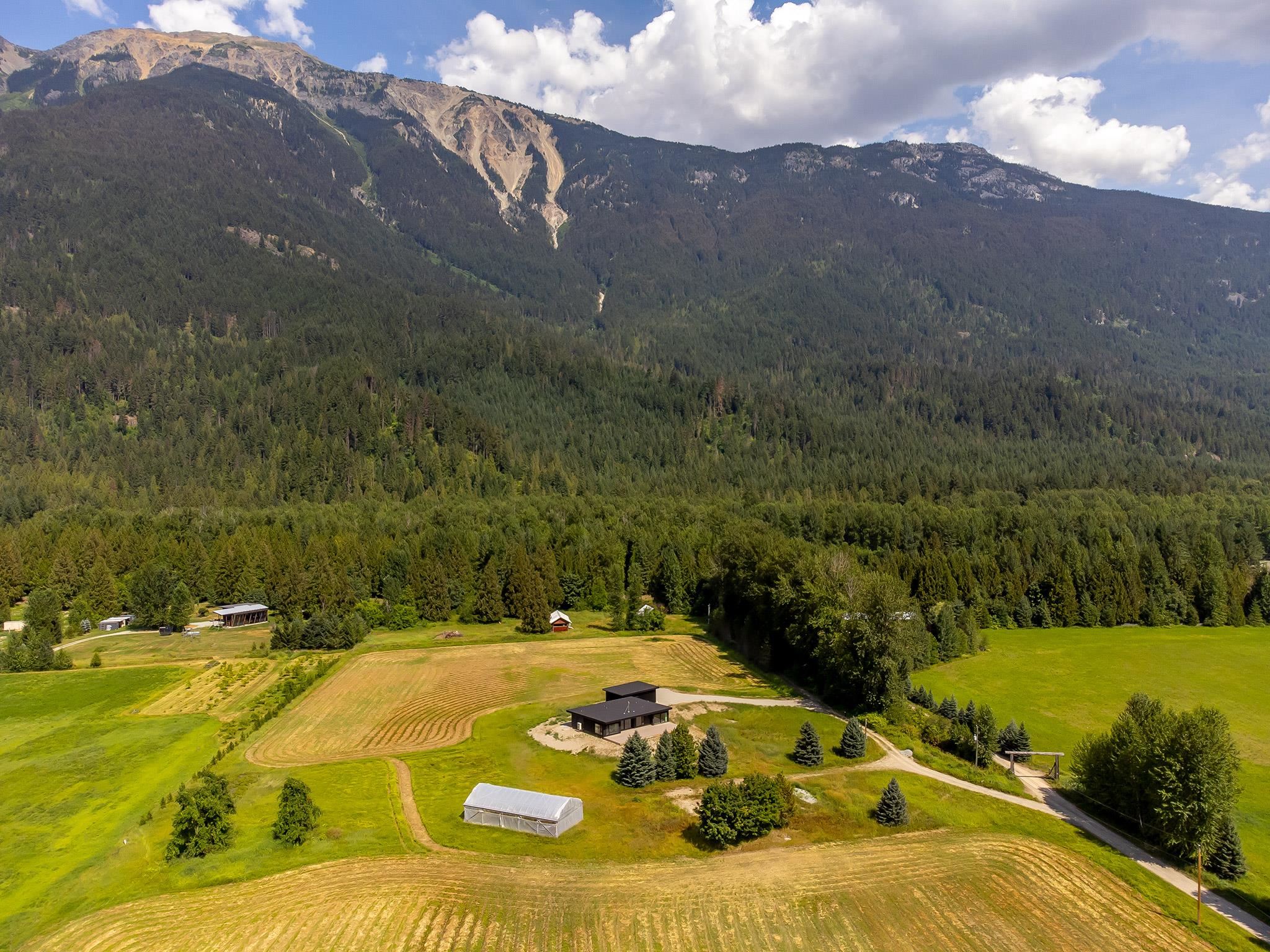 3085 Lois Road, Pemberton, BC, V0N 2L2 - 7