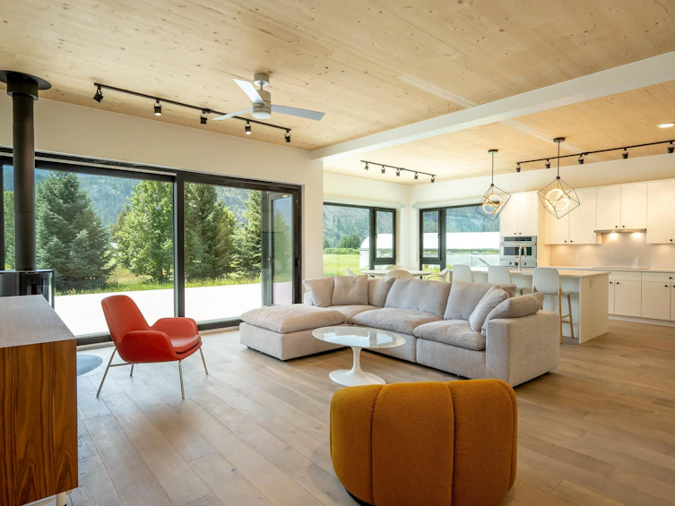 3085 Lois Road, Pemberton, BC, V0N 2L2 - 9