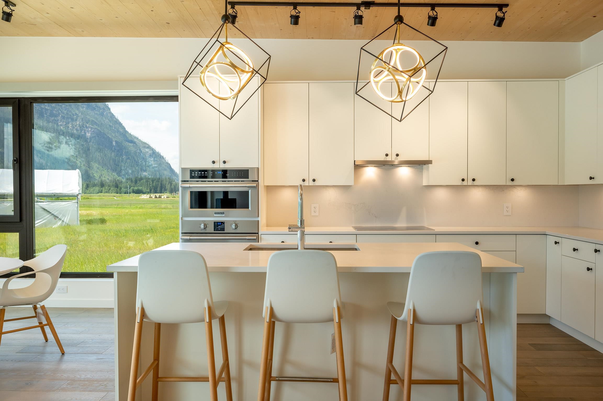 3085 Lois Road, Pemberton, BC, V0N 2L2 - 12