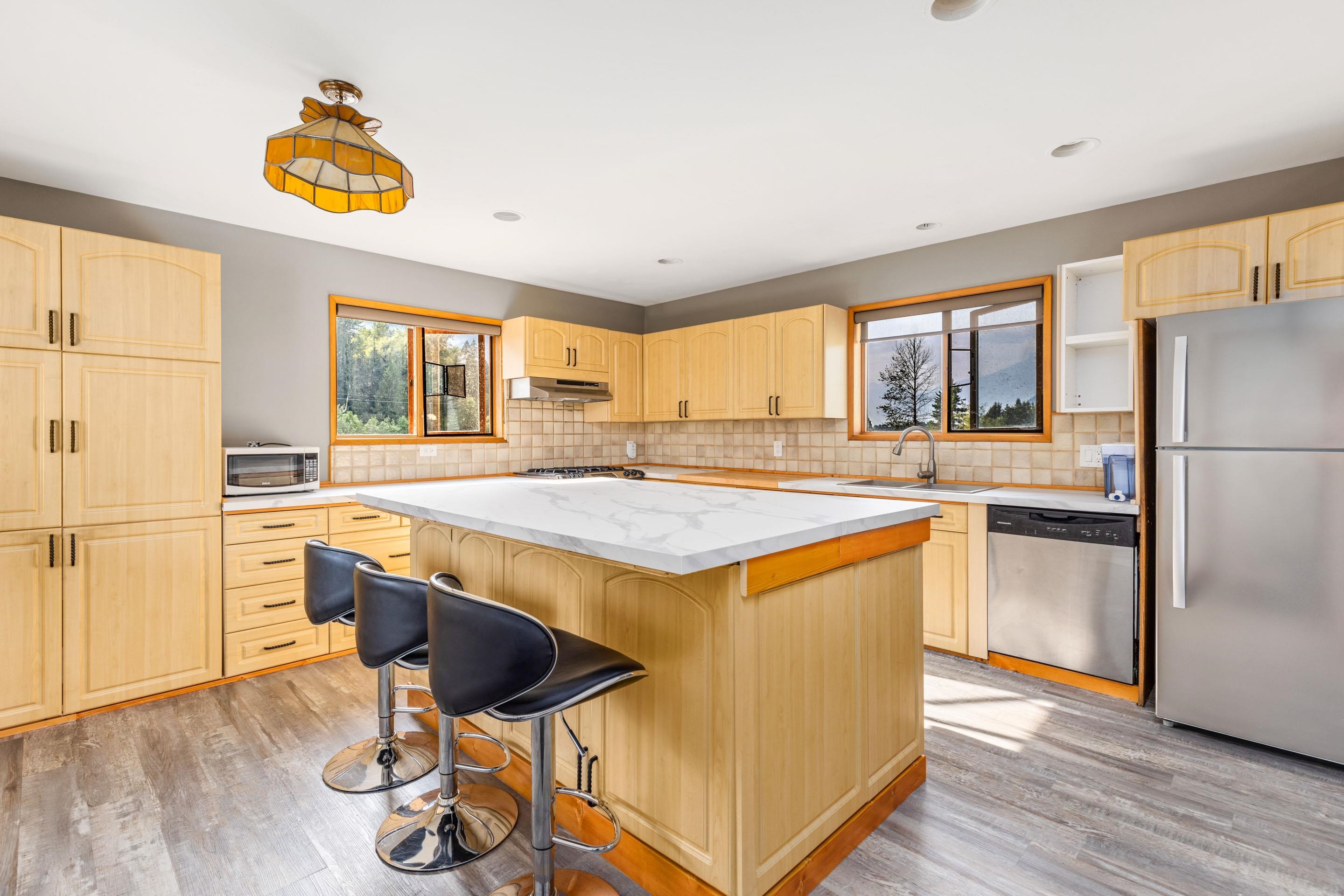 8184 Pemberton Meadows Road, Pemberton, BC, V0N 2L2 - 8