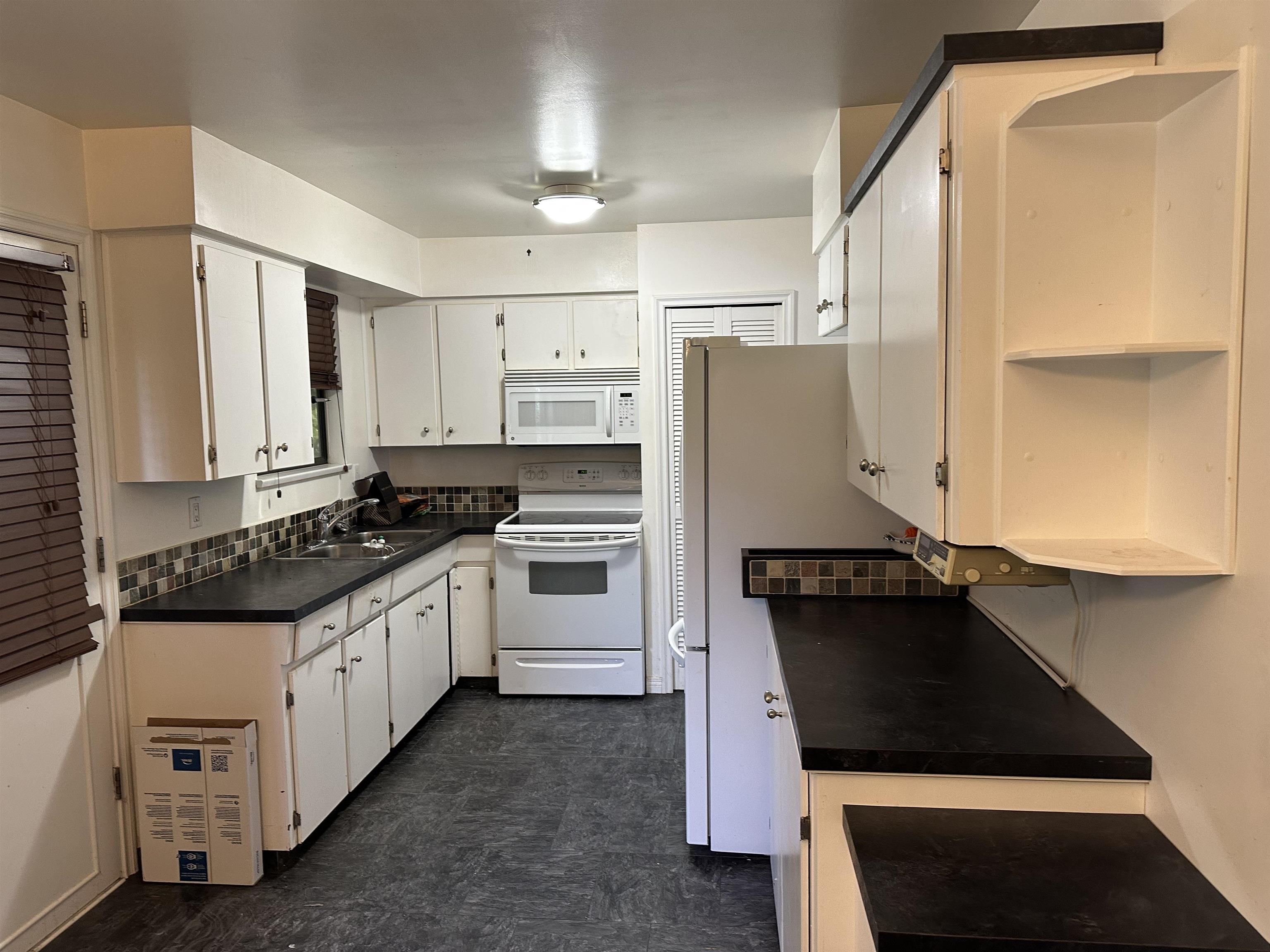 15340 87a Avenue, Surrey, BC, V3S 4Z9 - 10