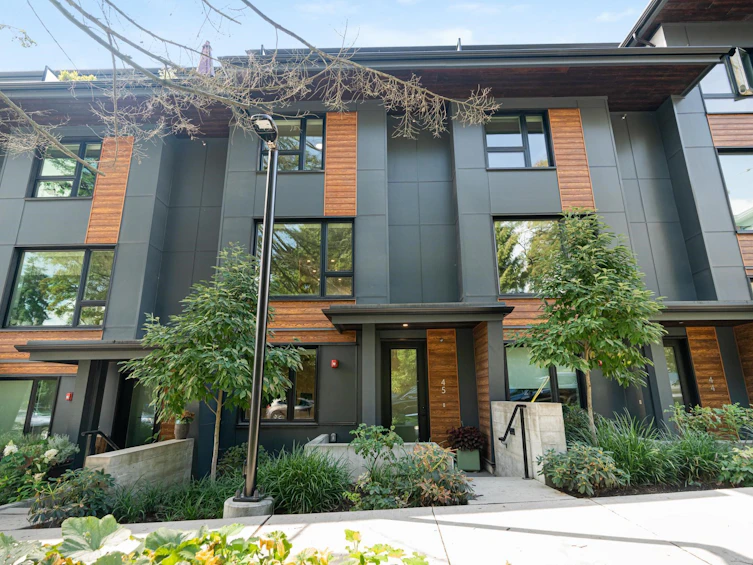 45-528 E 2nd Street, North Vancouver, BC, V7L 0G8
