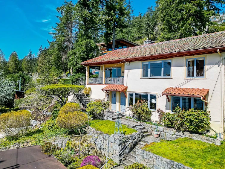 3741 Marine Drive, West Vancouver, BC, V7V 1N3