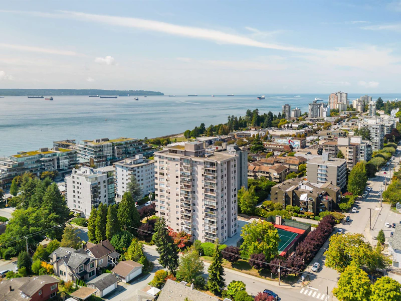 302 - 555 13th Street, West Vancouver BC V7T 2N8