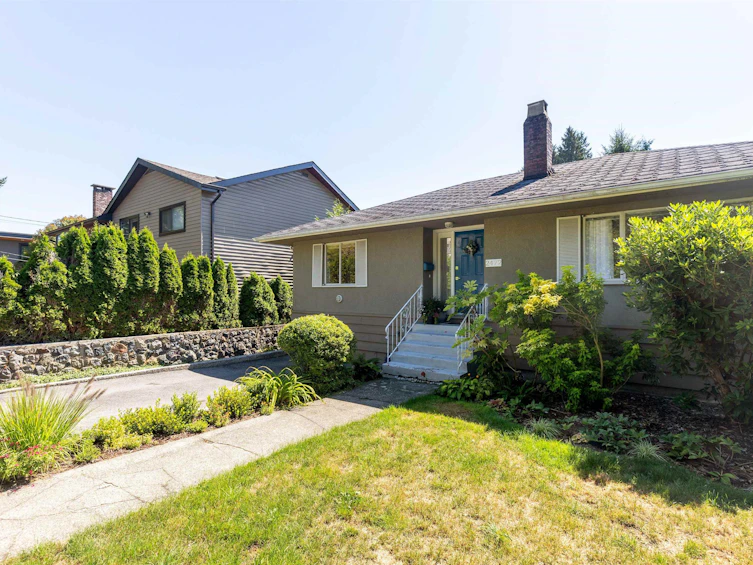 2472 Mathers Avenue, West Vancouver, BC, V7V 2H8
