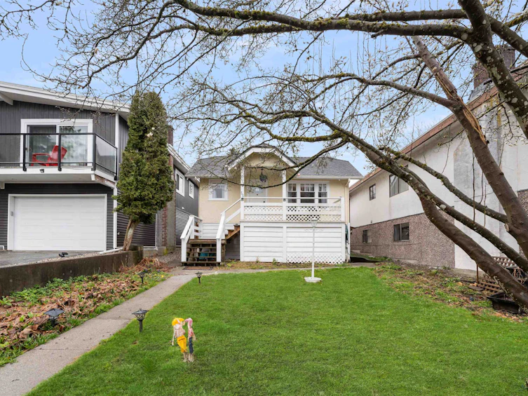 55 N Fell Avenue, Burnaby, BC, V5B 1L3