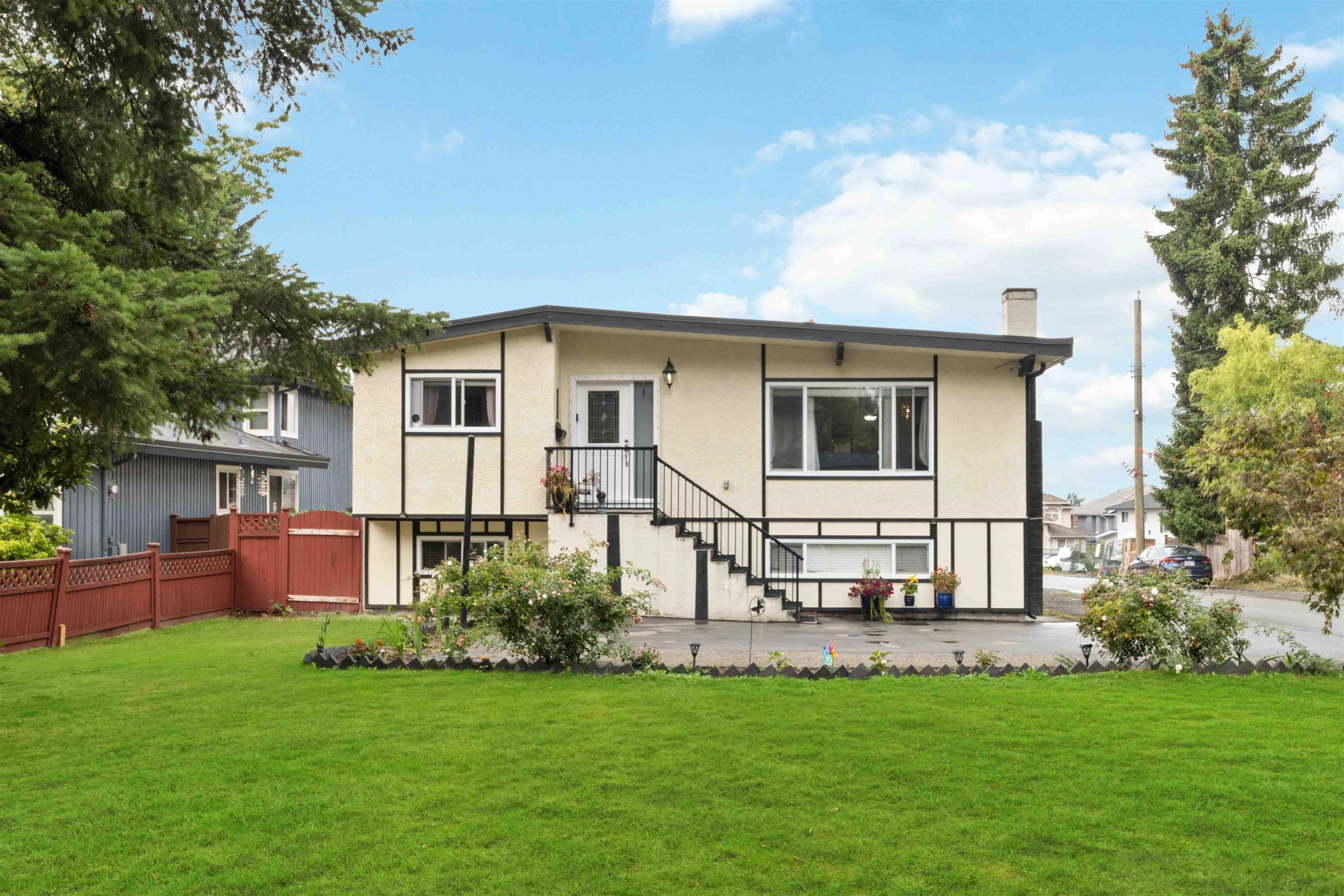 11875 97a Avenue, Surrey, BC, V3V 2G7