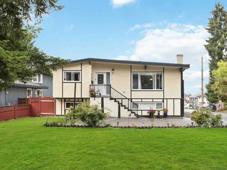 11875 97a Avenue, Surrey, BC, V3V 2G7