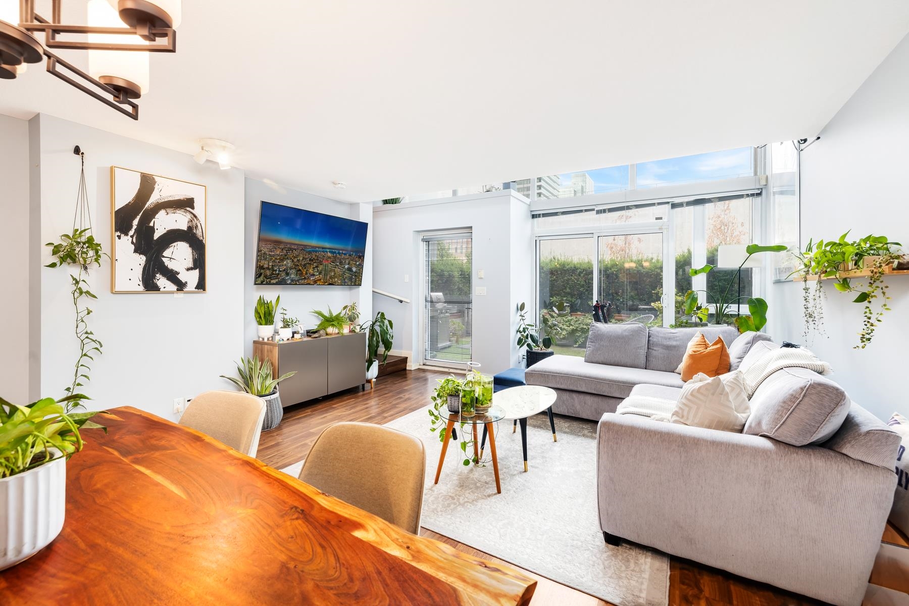 302-788 Hamilton Street, Vancouver, BC, V6B 0E9