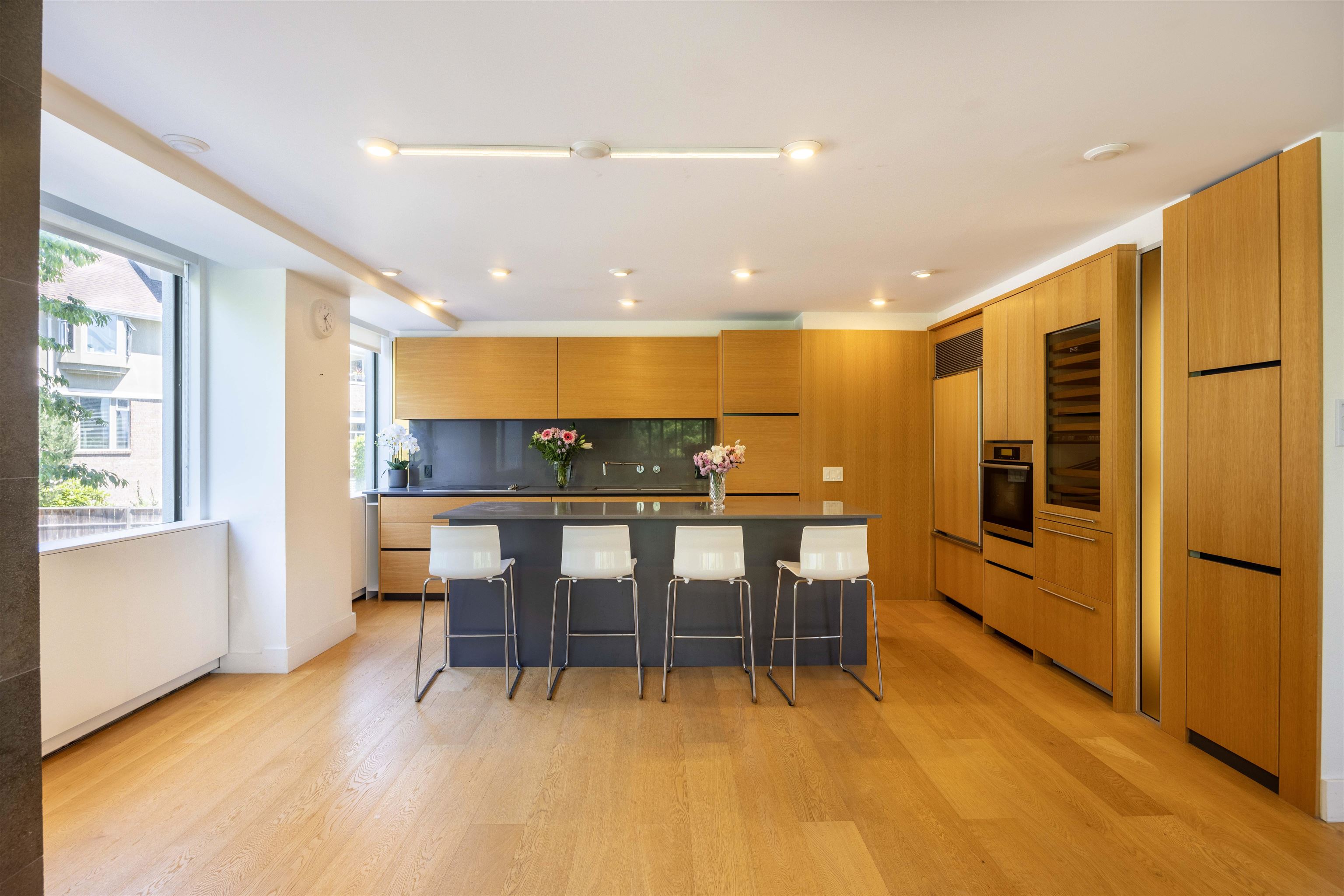 203-2167 Bellevue Avenue, West Vancouver, BC, V7V 1C2