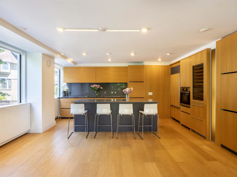 203-2167 Bellevue Avenue, West Vancouver, BC, V7V 1C2
