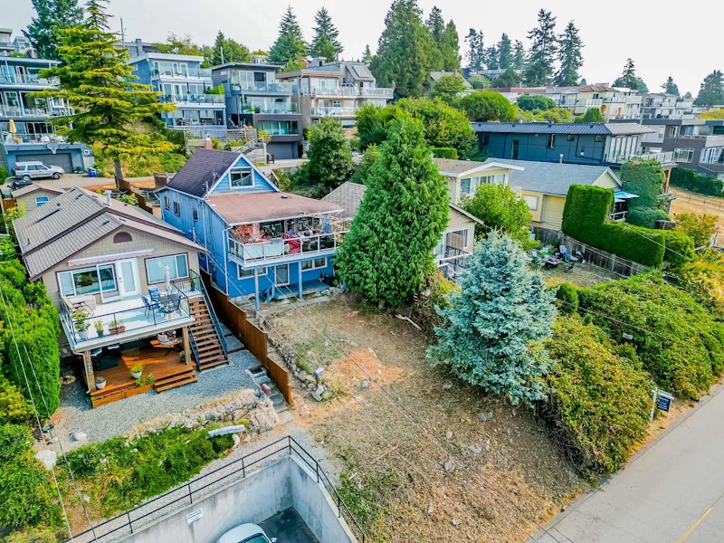 15249 Victoria Avenue, Surrey BC V4B 1G7
