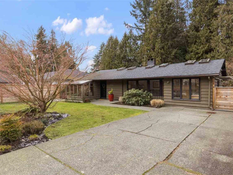 3929 Sunset Boulevard, North Vancouver, BC, V7R 3Y4