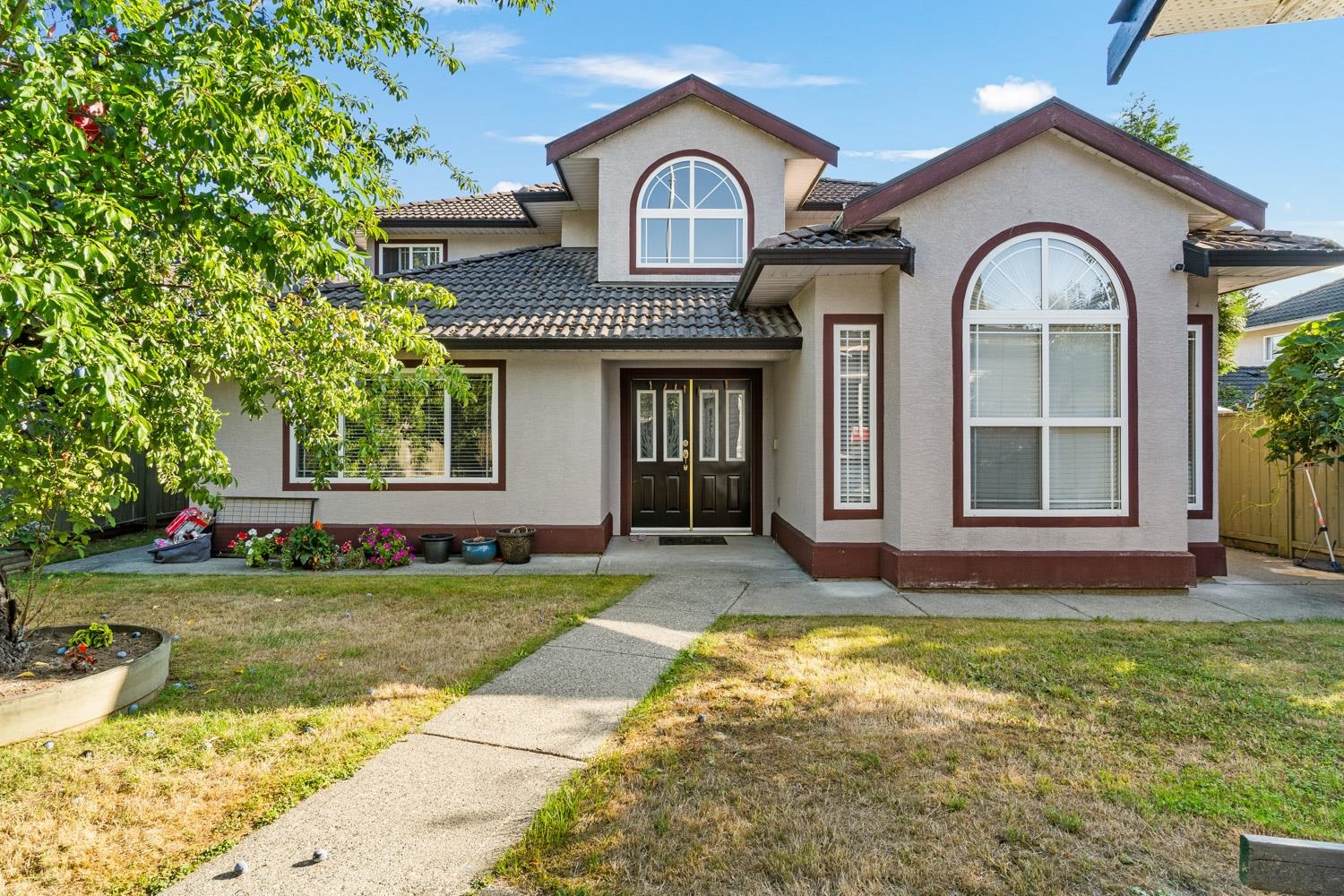 15019 90a Avenue, Surrey, BC, V3R 6Y6