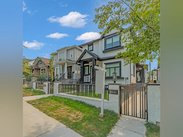 3440 Pandora Street, Vancouver, BC, V5K 1W8