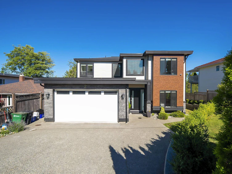 2 N Fell Avenue, Burnaby, BC, V5B 1L2