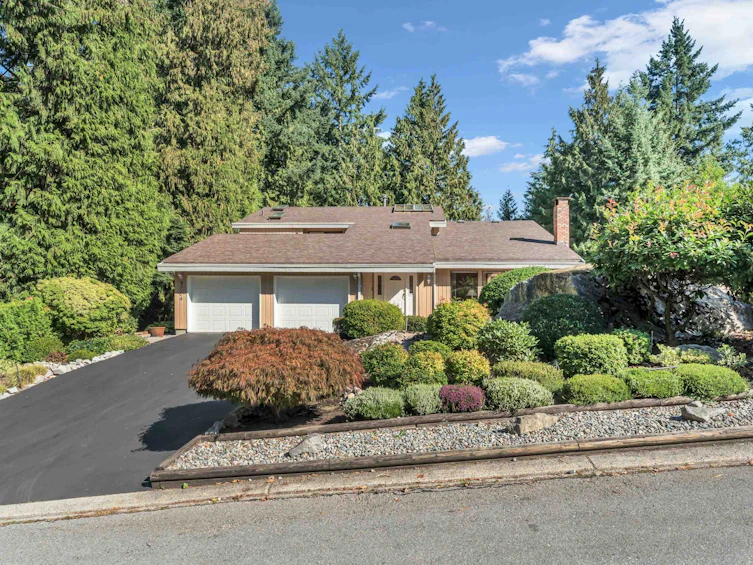 3704 Southridge Place, West Vancouver, BC, V7V 3H8