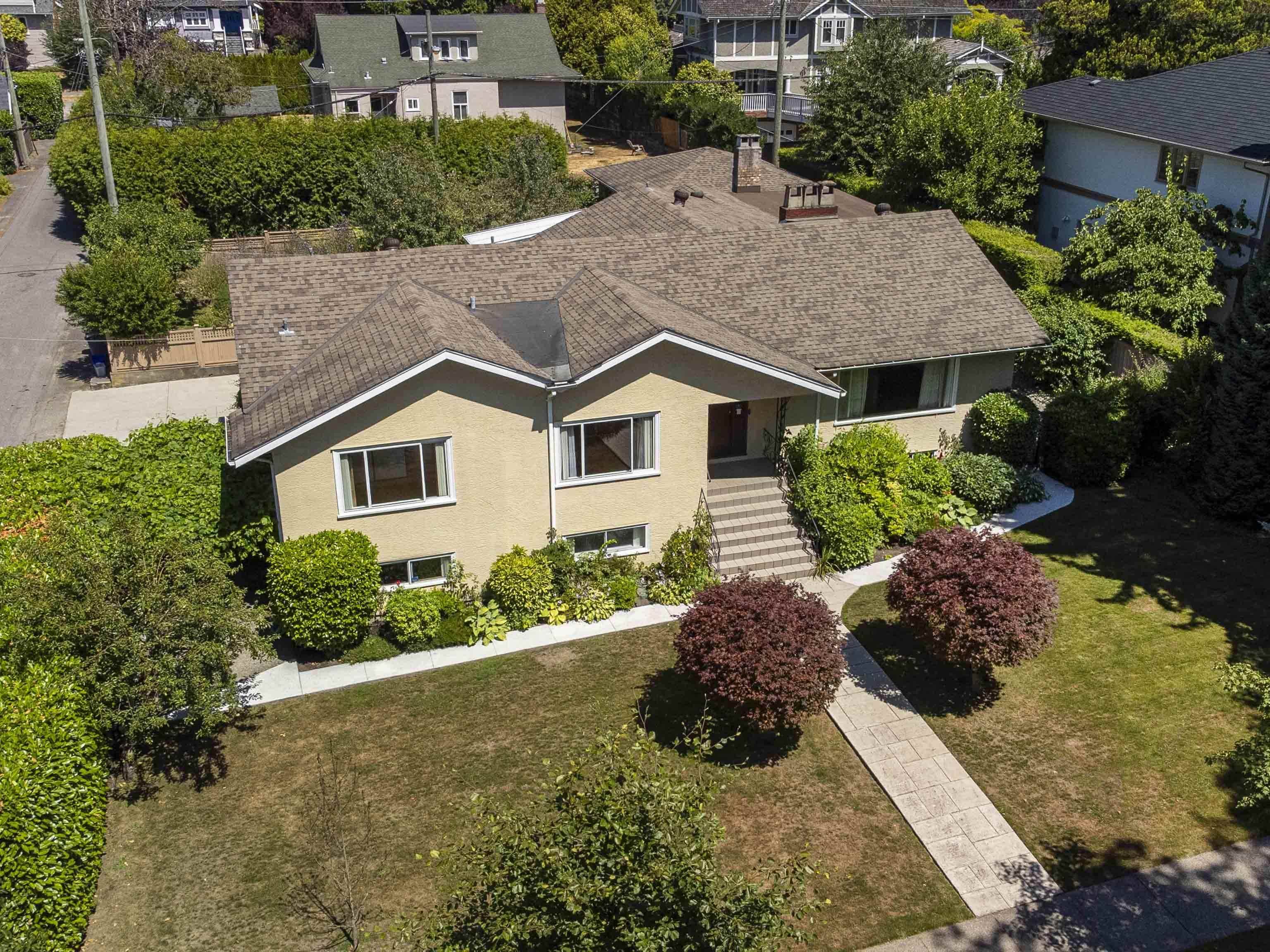 2051 W 17th Avenue, Vancouver, BC, V6J 2N3