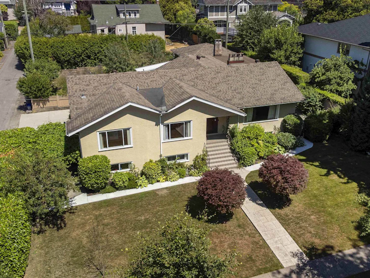 2051 W 17th Avenue, Vancouver, BC, V6J 2N3
