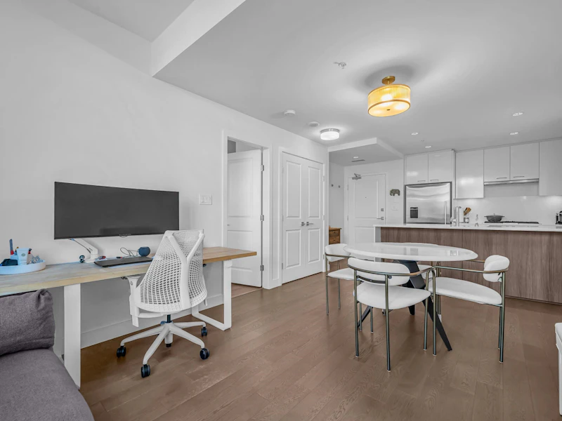 305 - 6383 Cambie Street, Vancouver BC V5Z 3B2