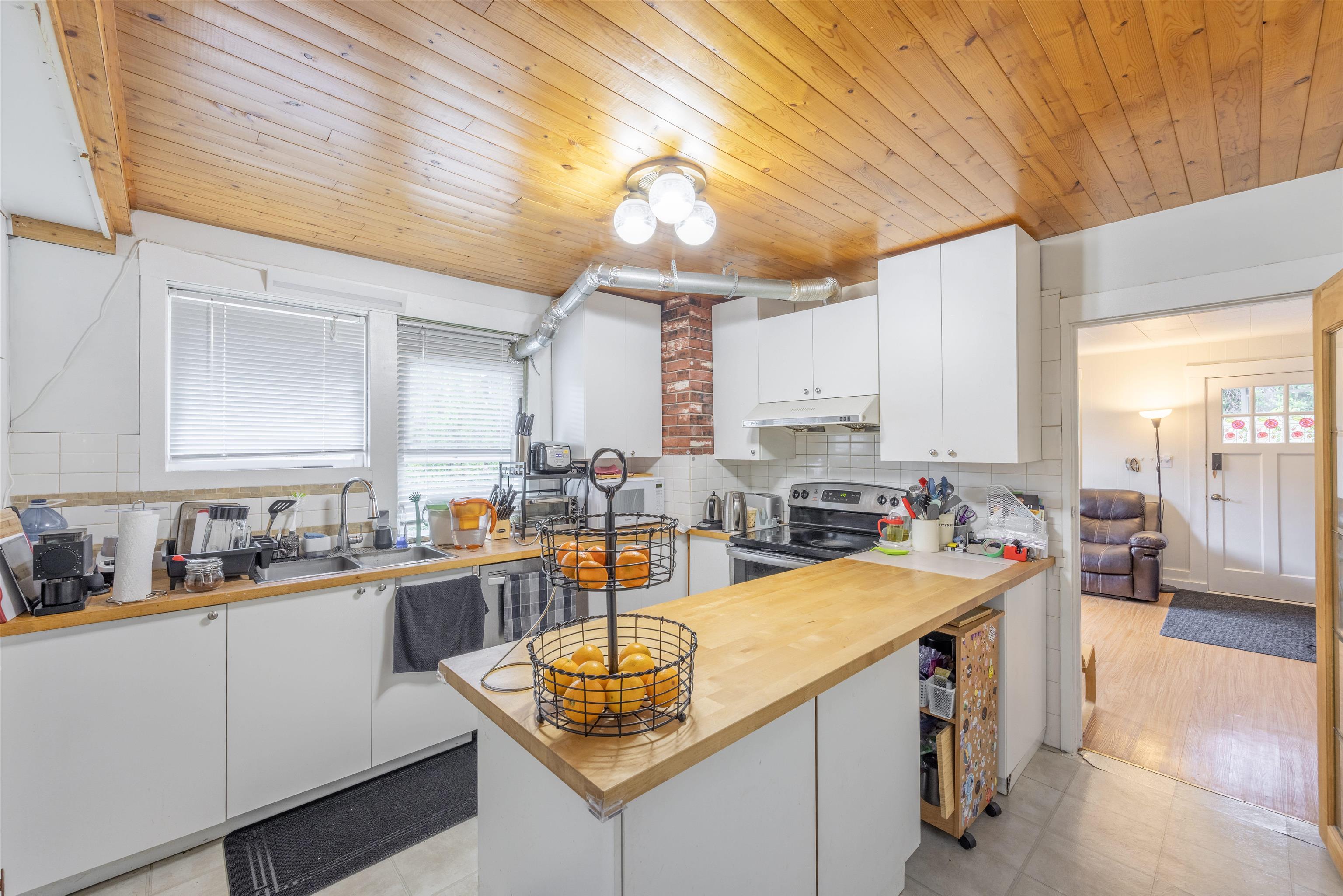 634 Rochester Avenue, Coquitlam, BC, V3K 2V7