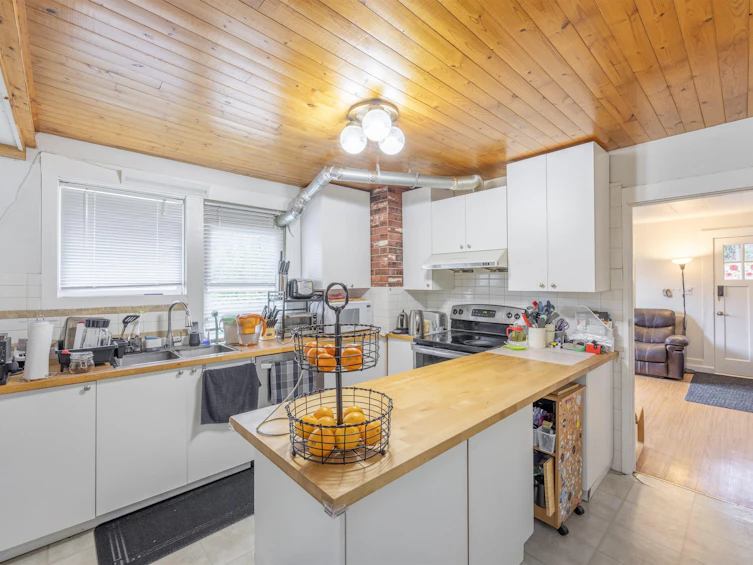 634 Rochester Avenue, Coquitlam, BC, V3K 2V7