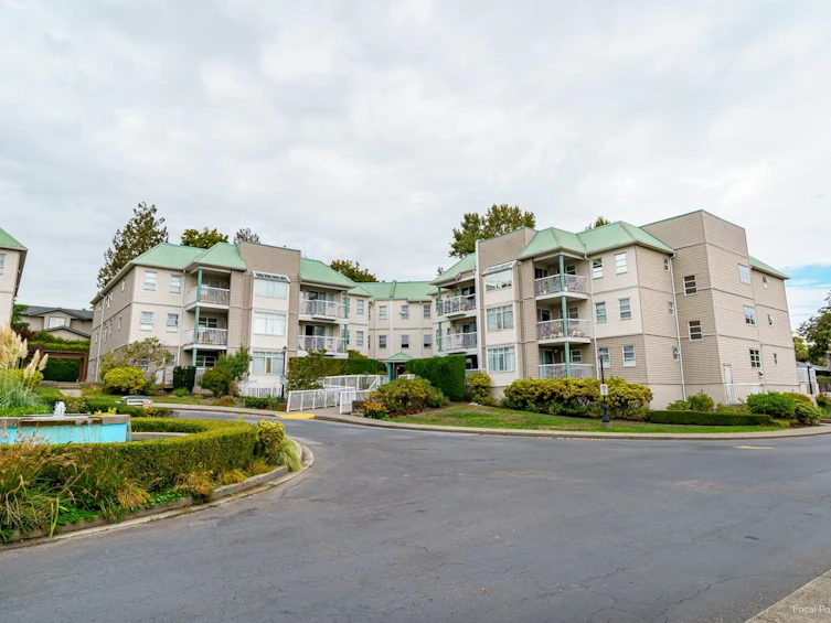 201-9767 140 Street, Surrey, BC, V3T 5S4