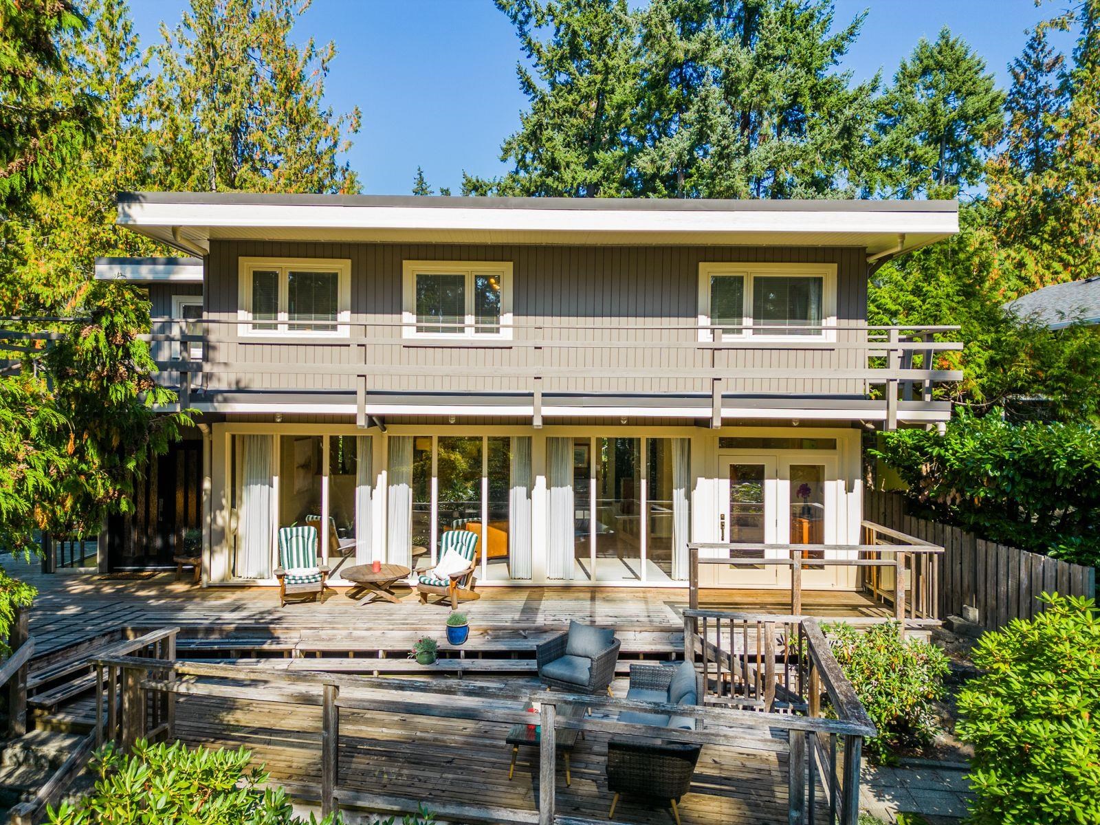 5765 Larson Place, West Vancouver, BC, V7W 1S5