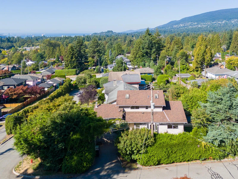 2945 Mahon Avenue, North Vancouver BC V7N 3T2