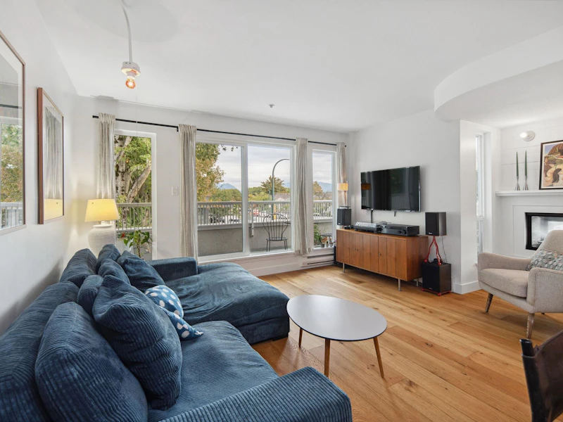 101 - 3909 Fraser Street, Vancouver BC V5V 4E5