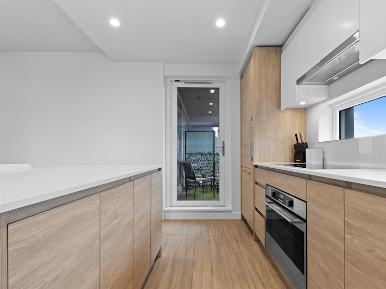804-13615 Fraser, Surrey, BC, V3T 0P7 - 3