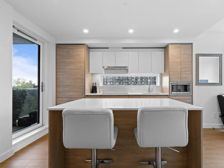 804-13615 Fraser, Surrey, BC, V3T 0P7 - 5