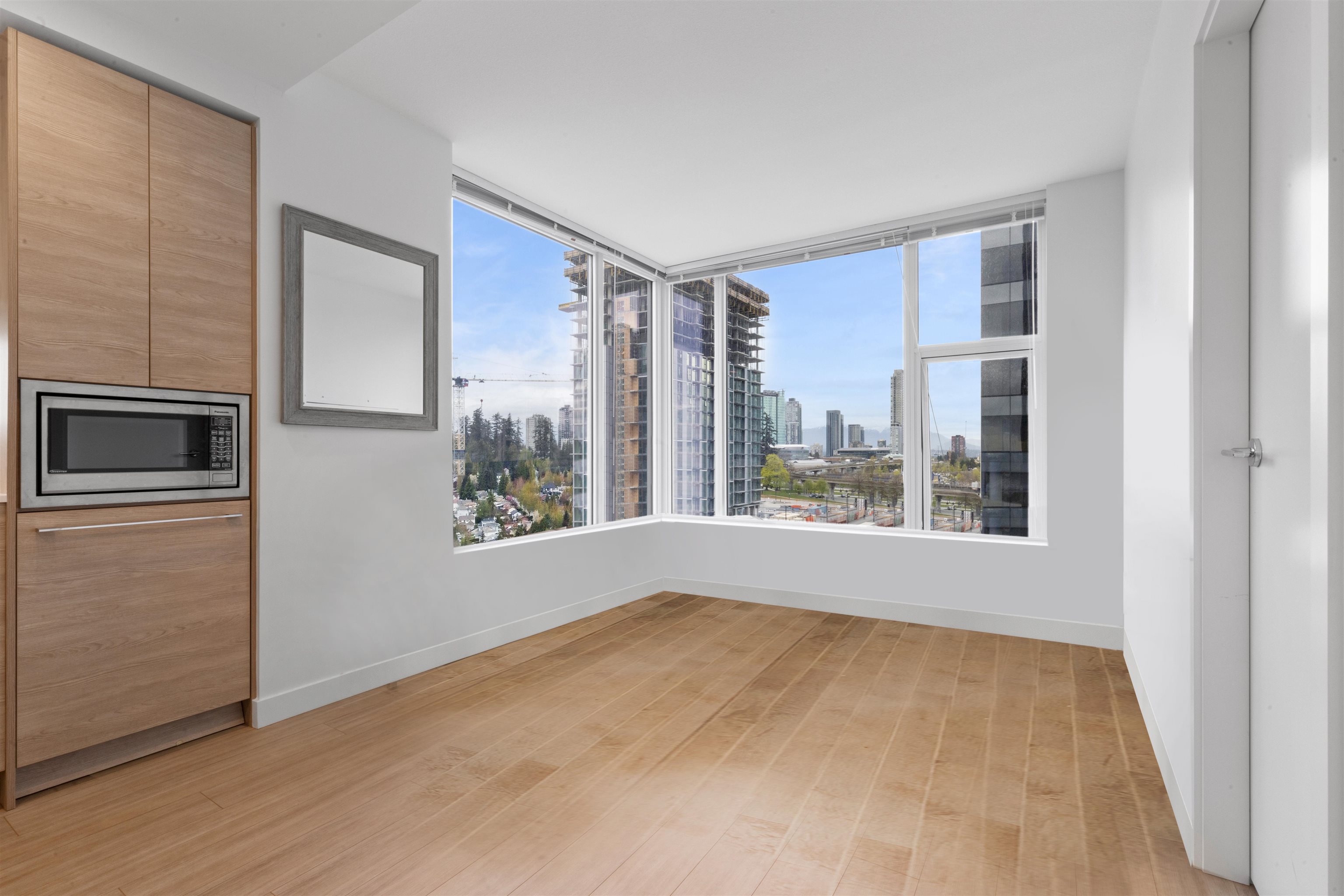 804-13615 Fraser, Surrey, BC, V3T 0P7 - 10