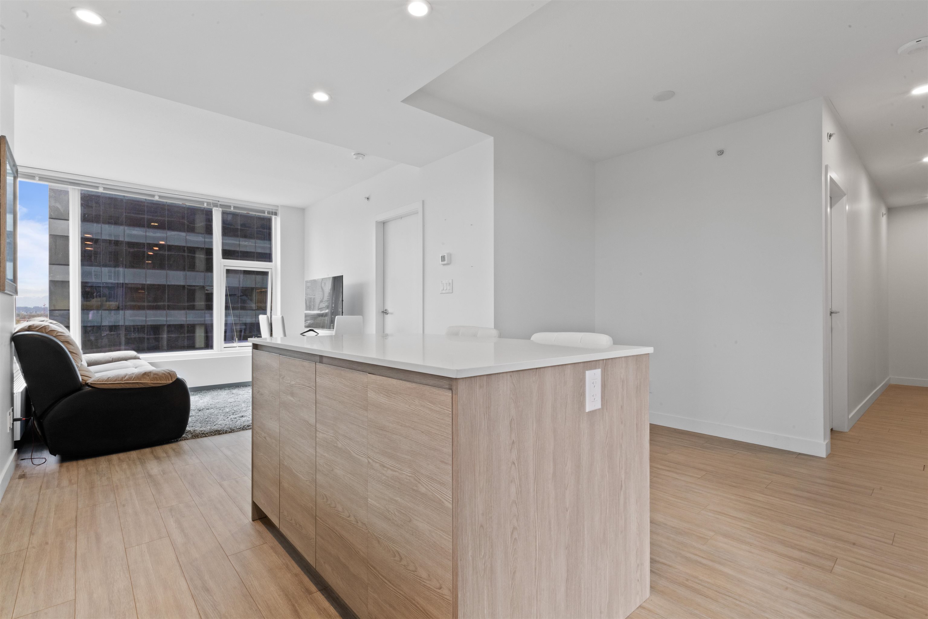 804-13615 Fraser, Surrey, BC, V3T 0P7 - 14