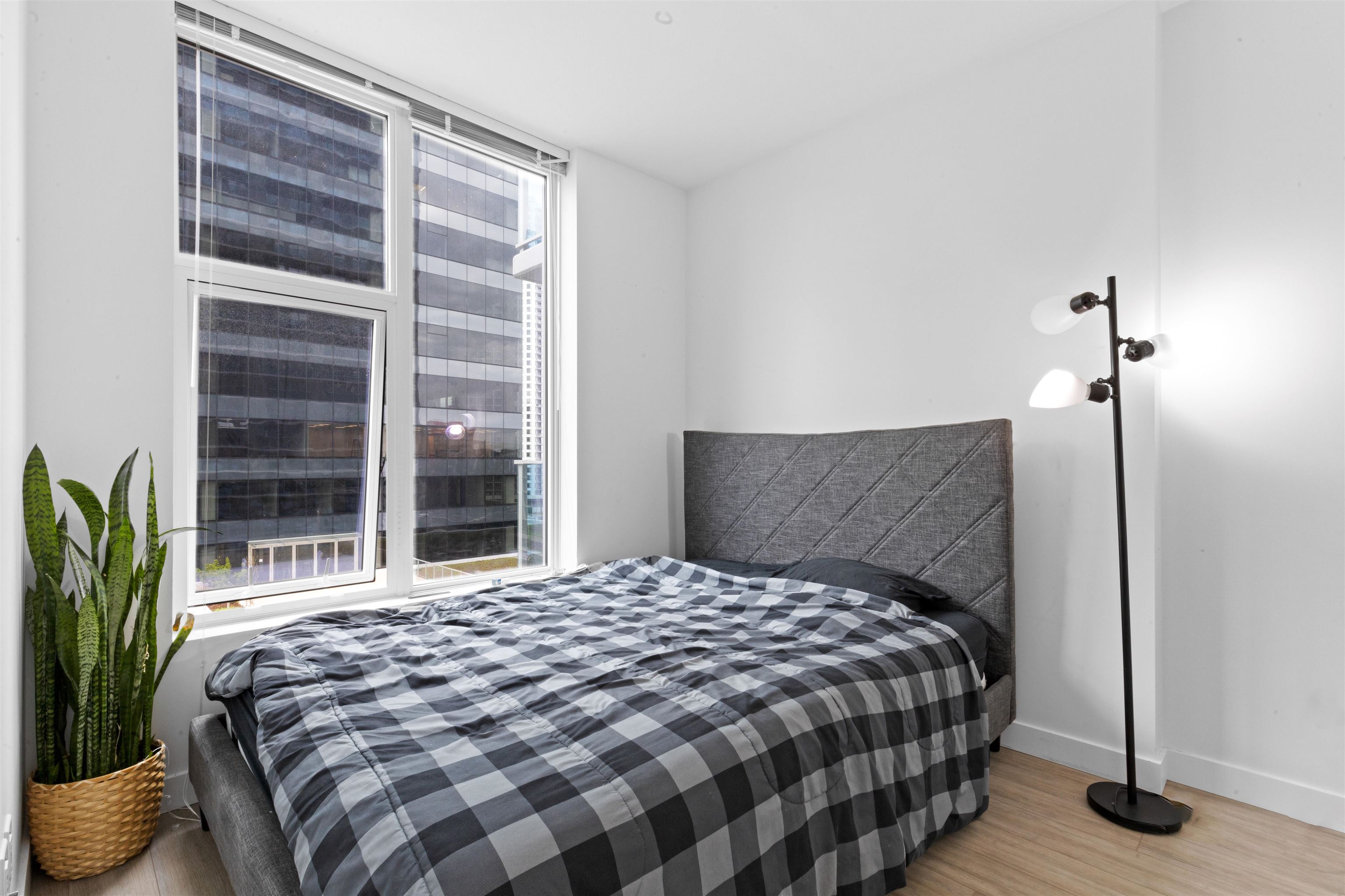804-13615 Fraser, Surrey, BC, V3T 0P7 - 17